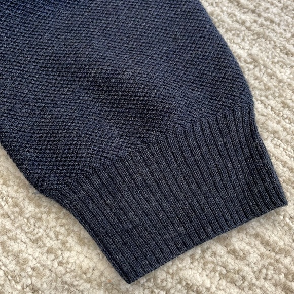Nordstrom 100% Extra Fine Merino Wool Sweater Mens Size M Solid Classic V-Neck - Picture 8 of 10